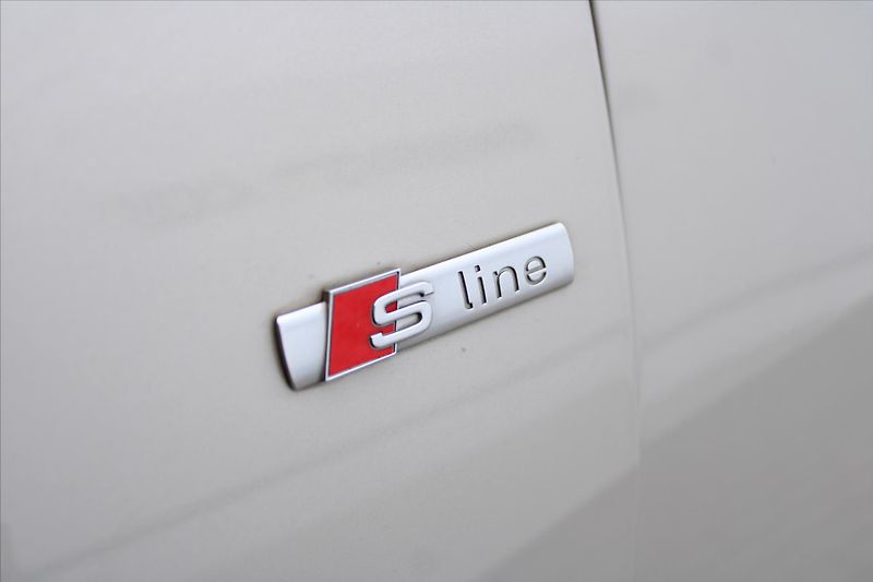 Audi Q8 55TFSi 250kW QUATTRO S-LINE ČR - fotka 31 z 31