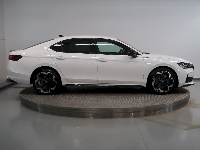 Škoda Superb (2025) SPORTLINE 2.0TDI 142KW 4x4 DSG - fotka 8 z 51