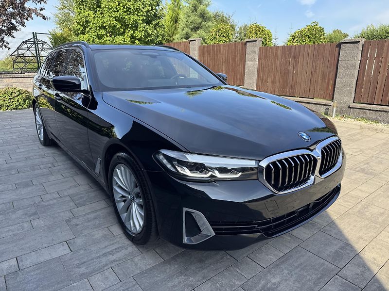 BMW Řada 5 (2023) 520xd, Luxury Line, Panorama - fotka 4 z 48