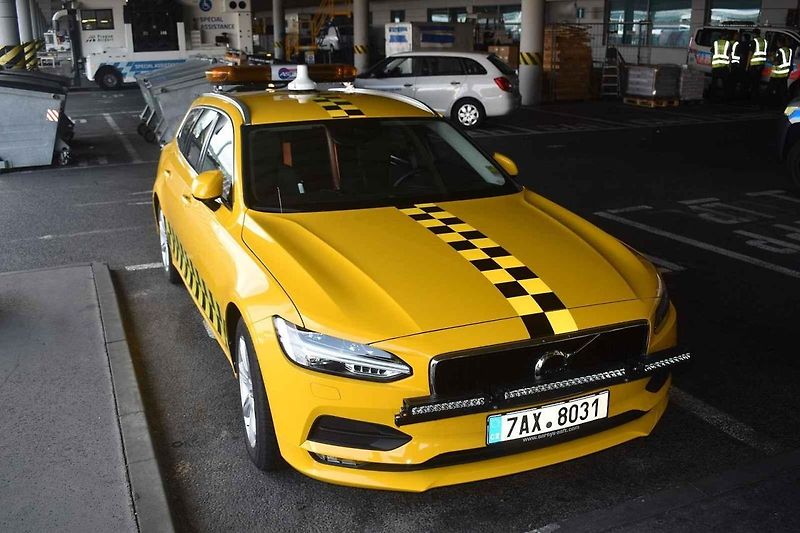 Ambulift v elektrické verzi na letišti Praha