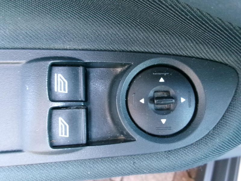 Ford C-MAX (2012) 1,6TDCi AC TEMP ALU BT - fotka 25 z 30