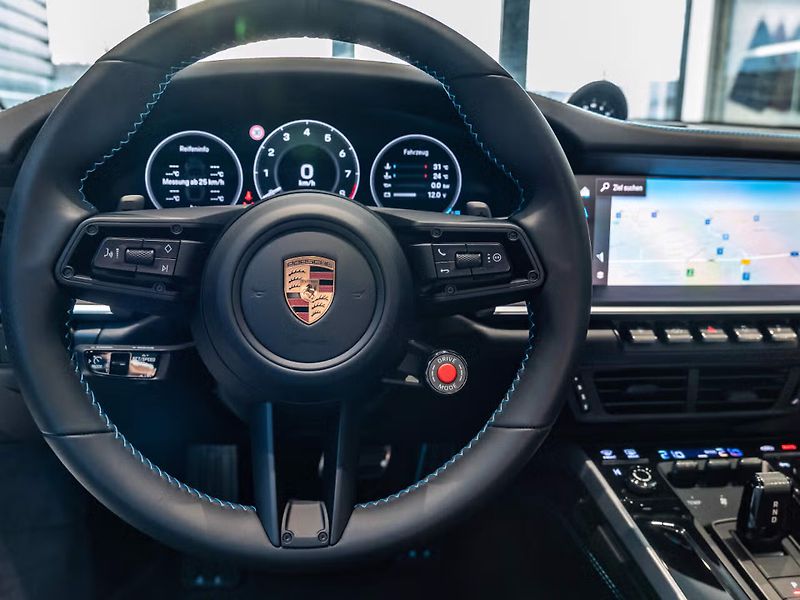 Porsche 911 (2026) Carrera 4S Lift Burmester 360 - fotka 14 z 26