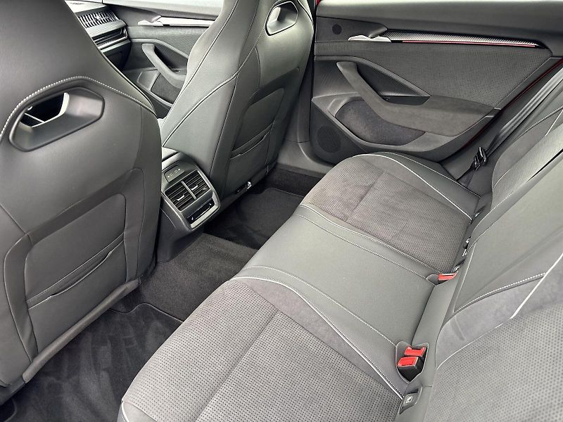Škoda Superb (2025) Combi 1.5 TSI iV DSG Sportline - fotka 9 z 32