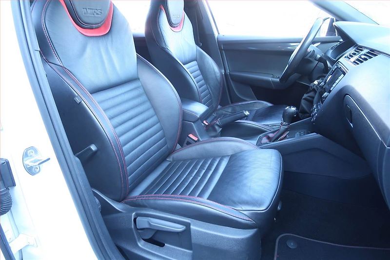 Škoda Octavia (2015) RS 2.0 TDI, Automat - fotka 9 z 23