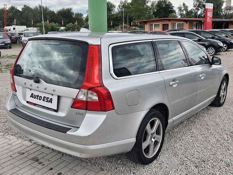 Volvo V70 (2010) 2.0d, AT, xenon, kůže - fotka 4 z 20