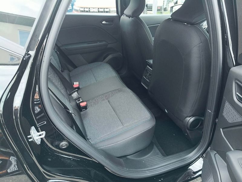Renault Captur (2026) evolution TCe 115 + zimní pneu - fotka 12 z 23