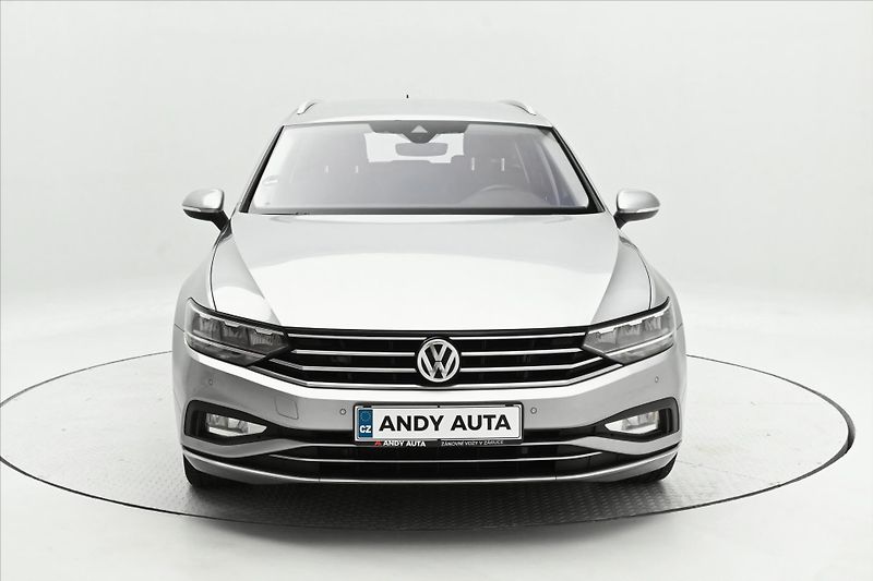 Volkswagen Passat 2,0 TDI 140 kW DSG ELEGANCE Zá - fotka 2 z 32