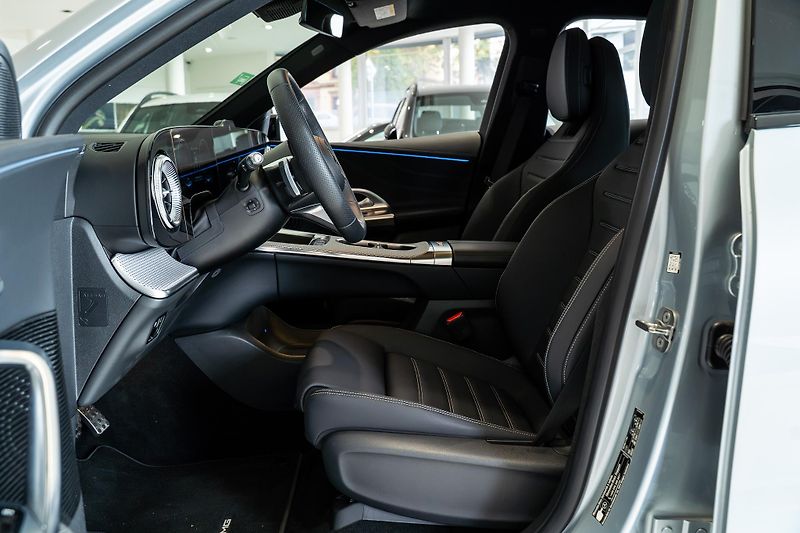 Mercedes-Benz GLC (2026) 400 4M EQ/AMG/DIGITALLIGHT/DIS - fotka 11 z 19