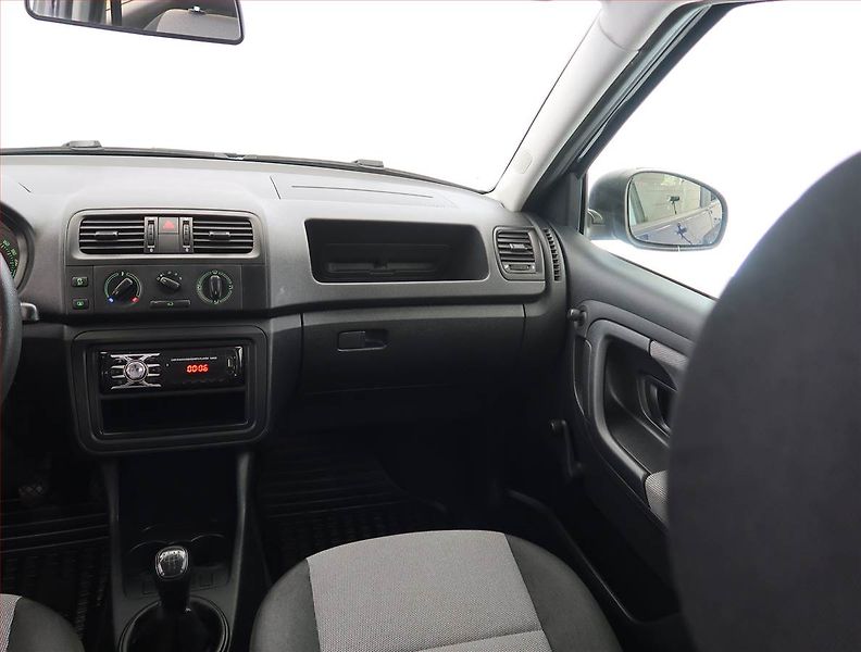 Škoda Fabia (2014) 1.2 12V, nová STK, rezervace - fotka 8 z 13