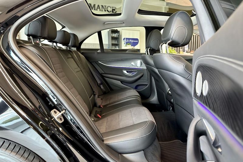 Mercedes-Benz Třídy E (2020) E 220d 4Matic AMG Line - fotka 43 z 112