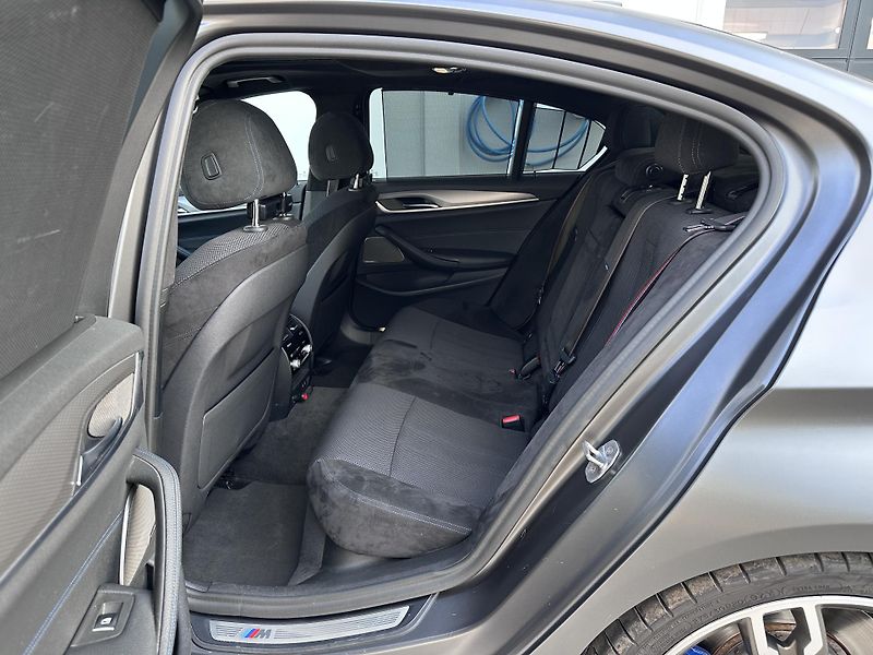 BMW Řada 5 M550i xDrive - fotka 8 z 26