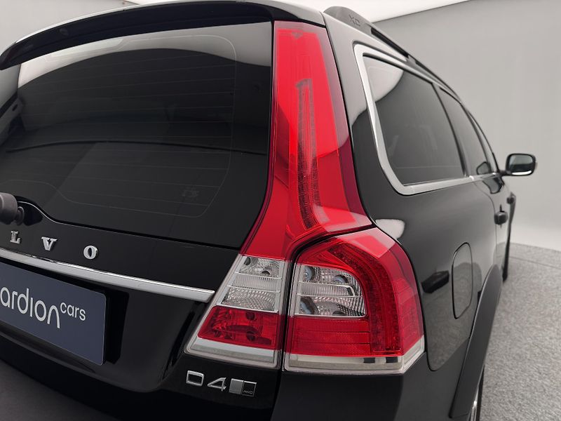 Volvo XC70 D4 AWD SUMMUM AUT        - fotka 20 z 48