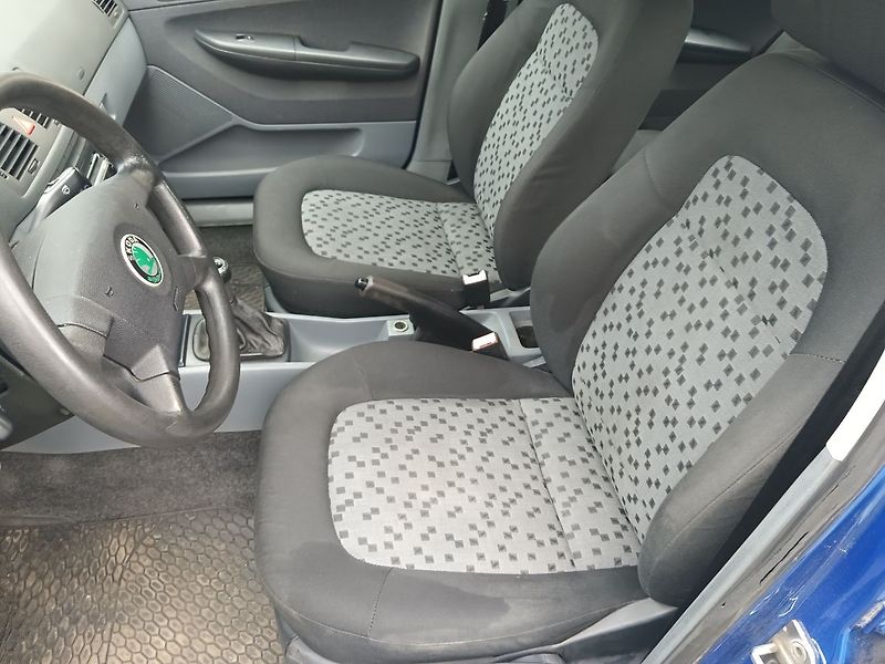 Škoda Fabia 1.4 MPI Combi Classic - fotka 13 z 17