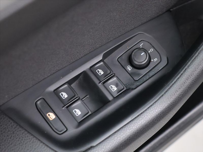 Volkswagen Passat 2,0 TDI 110kW Comfortline Navi - fotka 15 z 31