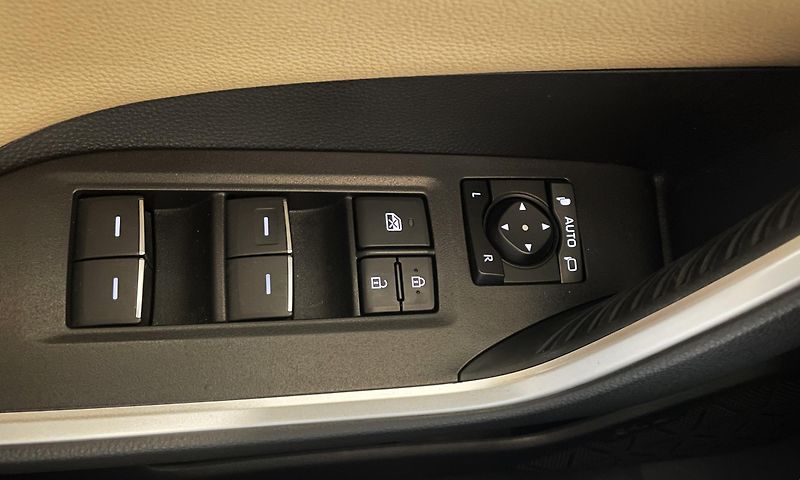 Toyota RAV4 2.5 Hybrid Executive e-CVT, ČR - fotka 21 z 30