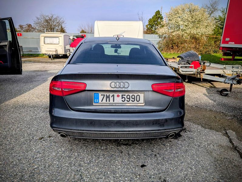 Audi A4 (2013) 3.0 /180kW - fotka 4 z 6