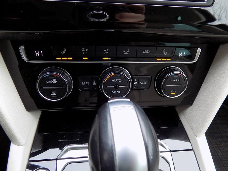 Volkswagen Passat (2017) 2.0TDI/DSG/4x4/NAVI/LED/ČR/ - fotka 31 z 42