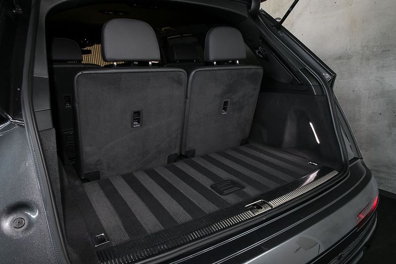Audi Q7 3.0TDI 210kW S-Line 7míst Weba - fotka 38 z 42