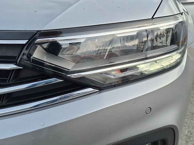 Volkswagen Passat Variant 1.5 TSI EVO Business - fotka 24 z 25