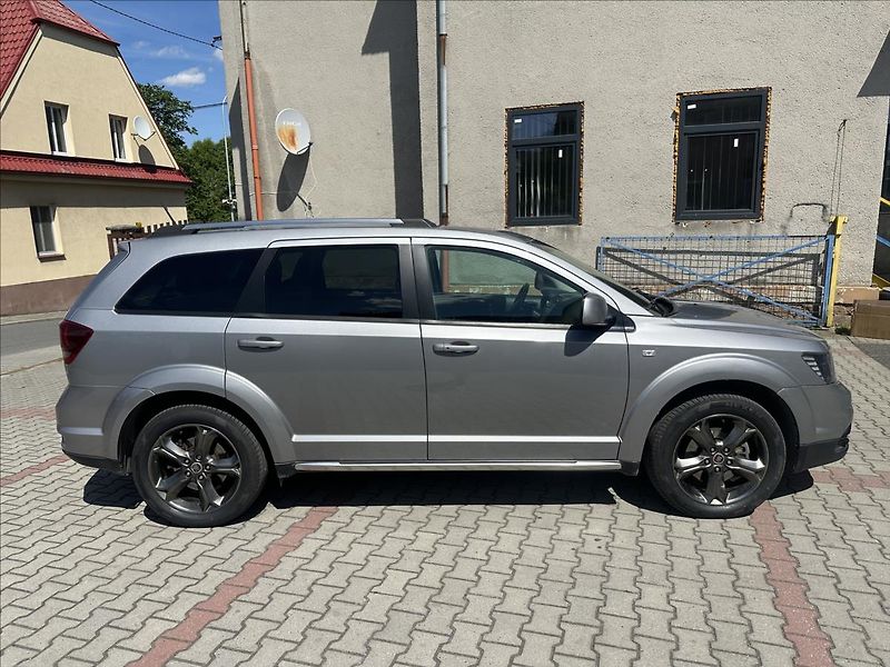 Fiat Freemont 2,0 CROSS 4x4 AUTOMAT - fotka 2 z 32