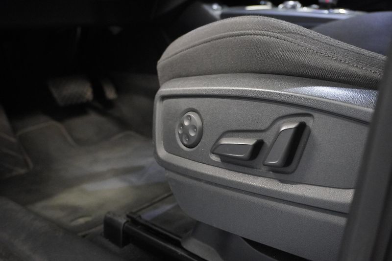 Audi Q5 2,0 40 TDI 140kW QUATTRO  - fotka 13 z 36