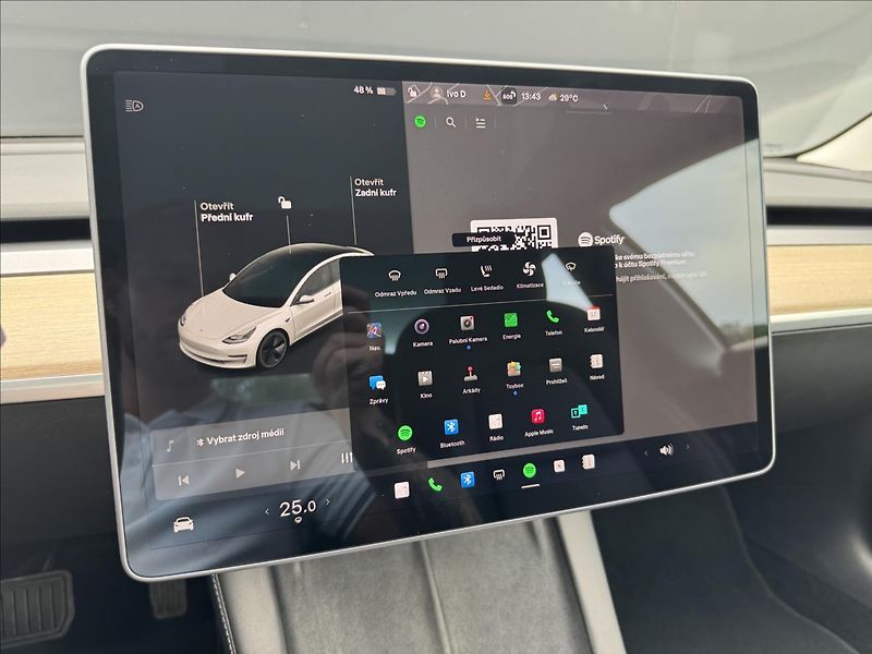 Tesla Model 3 LR REFRESH 4WD 82kWh - fotka 27 z 32
