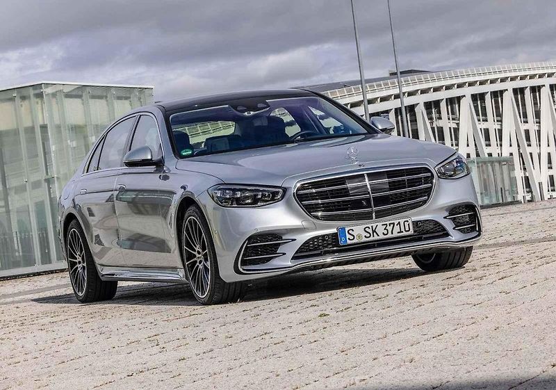 Každé desáté prodané auto u nás mělo vloni logo Škody Octavia