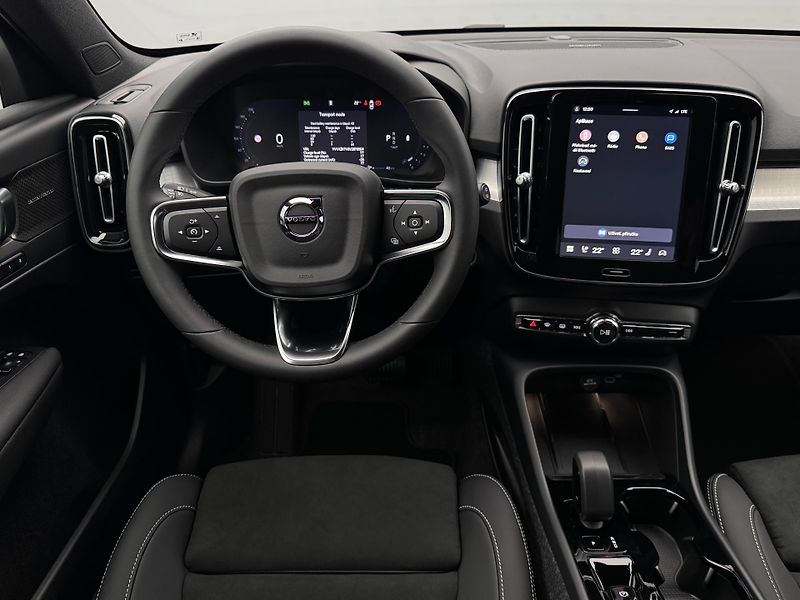 Volvo XC40 (2026) B3 AUT DARK PLUS - fotka 4 z 23