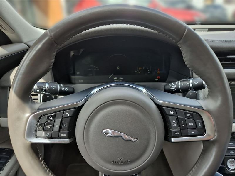 Jaguar XF 2,0 Prestige - fotka 8 z 17