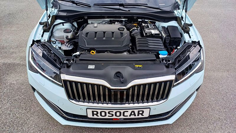 Škoda Superb L&K 147kW TDI 4x4 WEBA-PANO-TZ - fotka 49 z 50