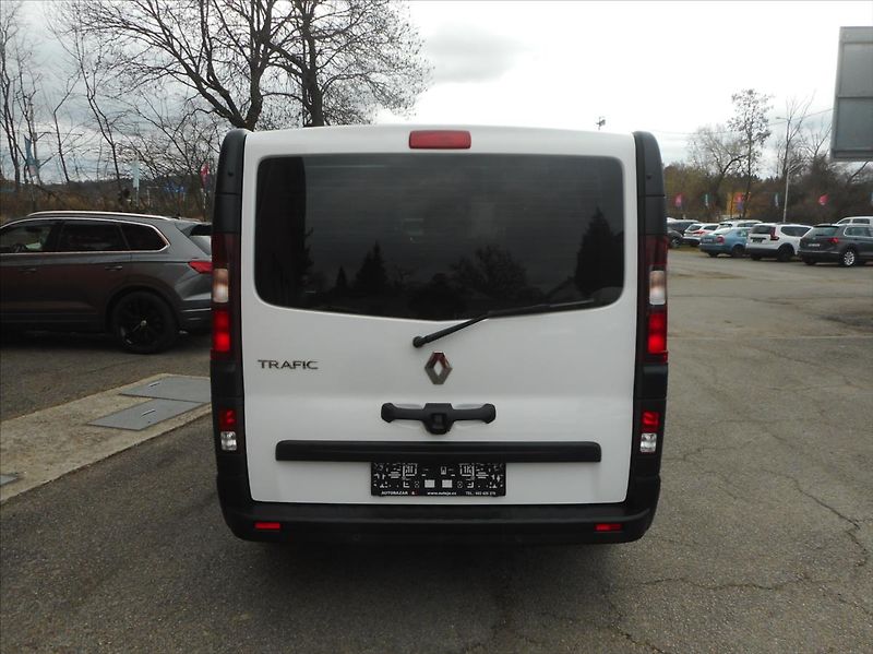 Renault Trafic 2,0 DCi 9 MÍST - fotka 6 z 23