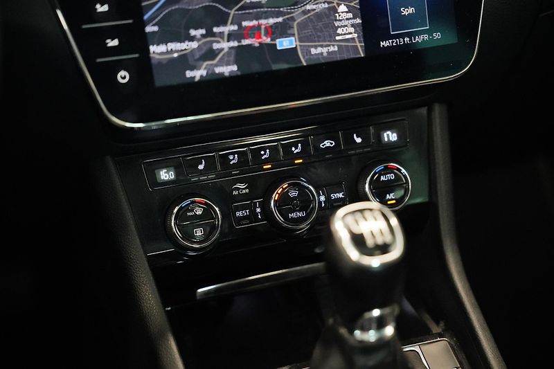 Škoda Superb - fotka 25 z 30