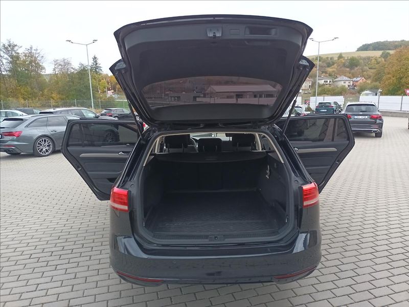Volkswagen Passat 2,0 TDI,110KW,RADAR,LED, - fotka 18 z 47