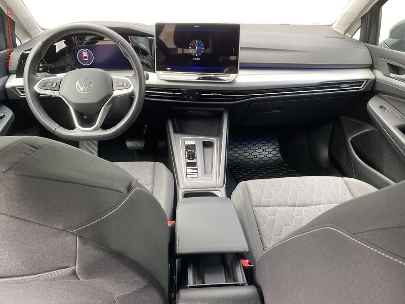 Volkswagen Golf (2024) 1.5e-TSi, ČR, Life, DSG, LED - fotka 8 z 20