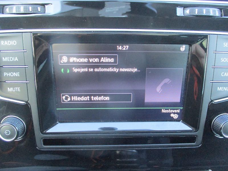 Volkswagen Golf 2.0TDi 110kW HIGHLINE L+Z PNEU - fotka 20 z 45