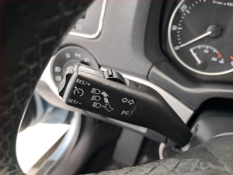 Škoda Octavia (2010) Elegance 1.4 TSI, ČR,1.maj - fotka 16 z 17