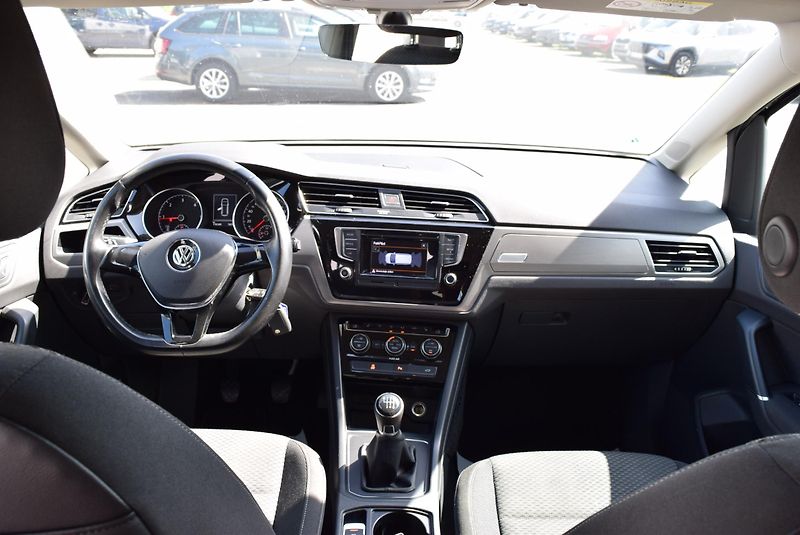 Volkswagen Touran (2016) 2.0TDI 110kw 7MÍST CLBMT OPS  - fotka 19 z 50