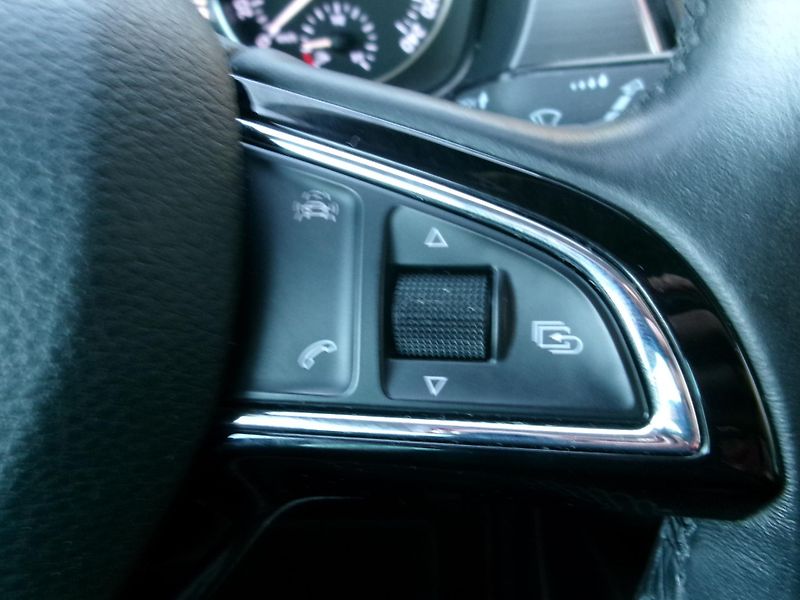 Škoda Fabia 1,2 TSI AUTOKLIMA TAŽ NAVI - fotka 16 z 29