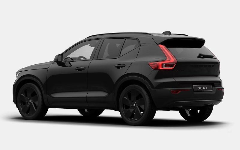 Volvo XC40 (2026) B3 AUT BLACK EDITION ULTRA - fotka 6 z 11