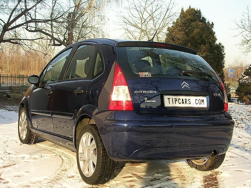 Motor ukrývající se za přední maskou má síly víc než dost.