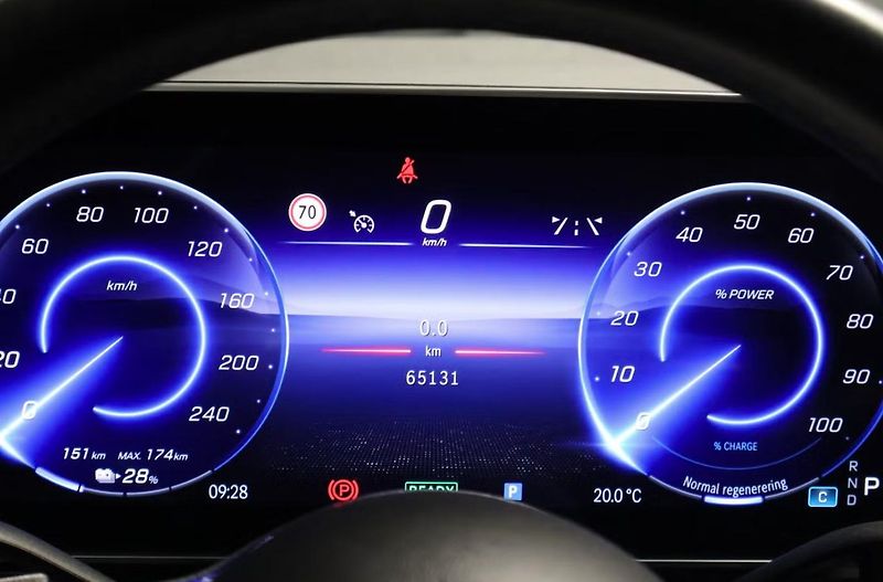 Mercedes-Benz EQE 300 Electric Art 98kWh Kamera  - fotka 19 z 23
