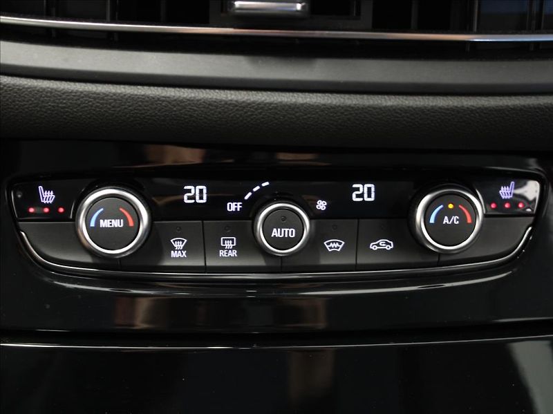Opel Grandland 1,6 PHEV 165kW LED Matrix ČR - fotka 20 z 24