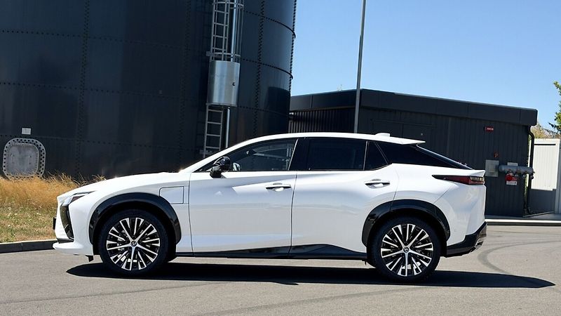 Lexus RZ 450e 450e LUXURY TOP PANORAMIC DIRE - fotka 27 z 27