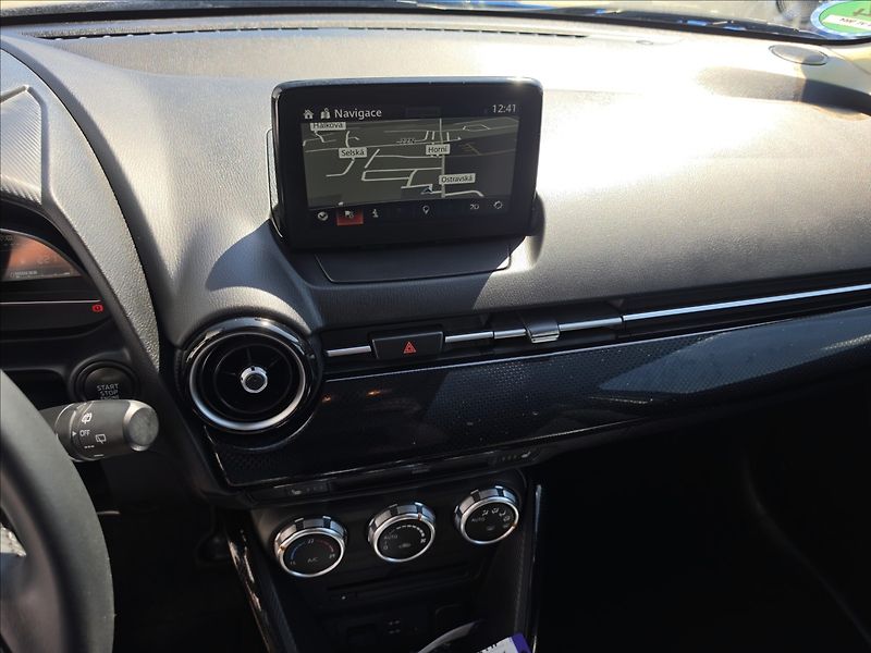 Mazda 2 1,5 Skyactiv G75 33tkm NAVI ST - fotka 20 z 43