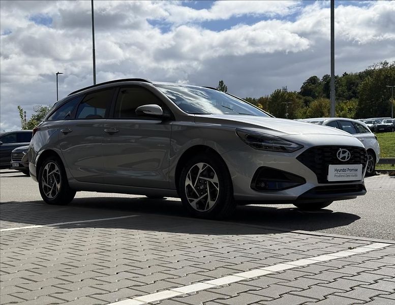 Hyundai i30 1,5 i  WG FL Family - fotka 4 z 19