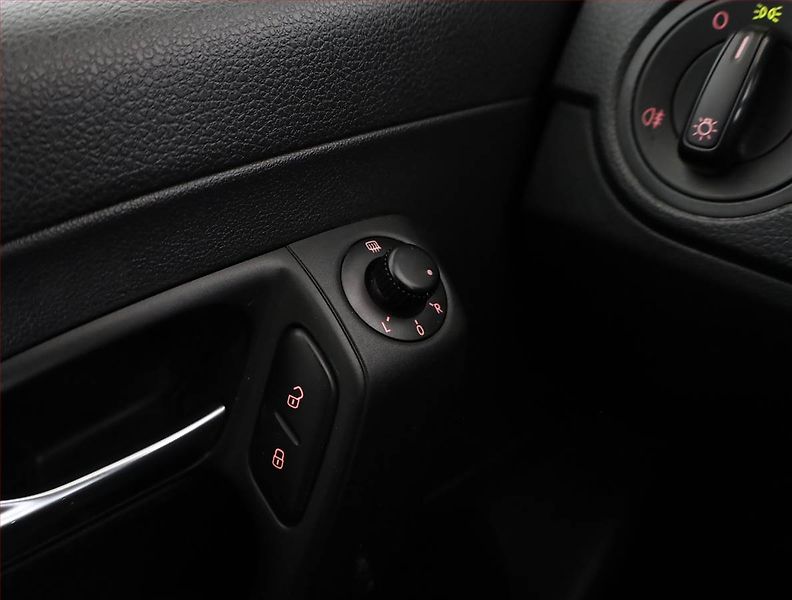 Volkswagen Polo (2011) 1.2 12V - fotka 13 z 15