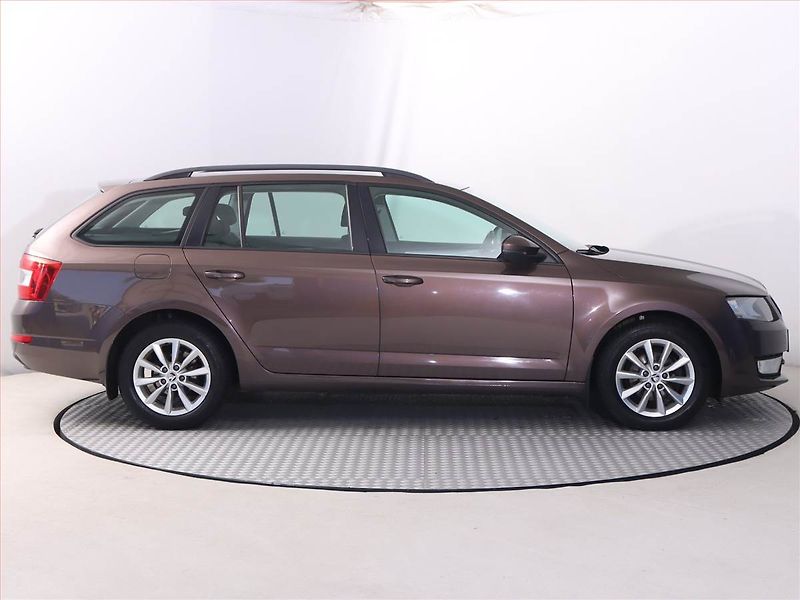 Škoda Octavia (2016) Ambition 1.6 TDI, Serv.kniha - fotka 6 z 19