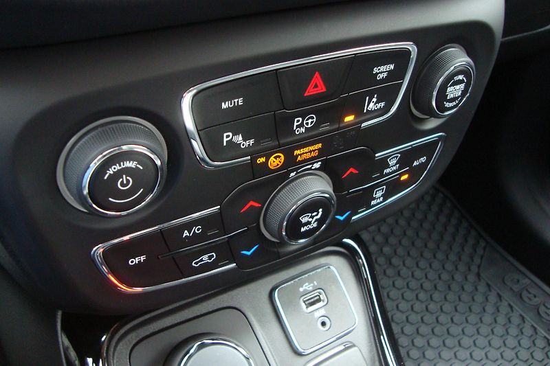 Jeep Compass (2019) LIMITED 2.0 CRD, 4x4 - fotka 63 z 86