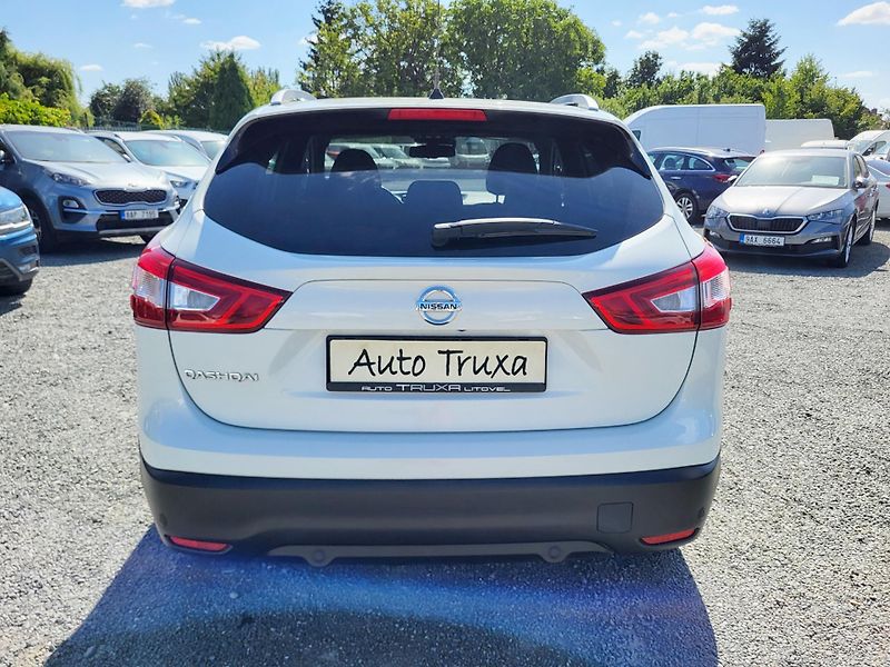 Nissan Qashqai 1.2 DIG-T 85kW - fotka 39 z 46