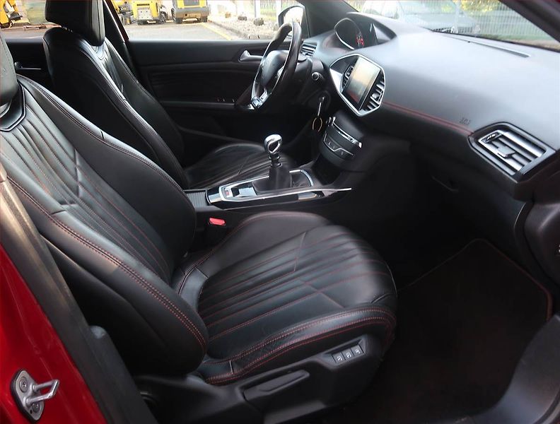 Peugeot 308 (2016) GT Line 2.0 BlueHDi, Navi - fotka 9 z 18